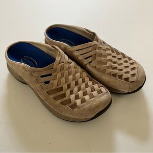 Merrell Women’s Primo Weave Tan Mule Clog Shoes. 9 1/2